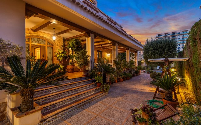 Resale - Villa -
Torrevieja - Costa Blanca