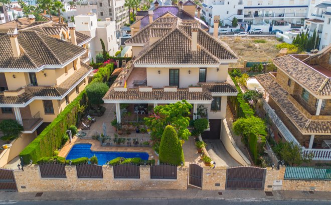 Resale - Villa -
Torrevieja - Costa Blanca