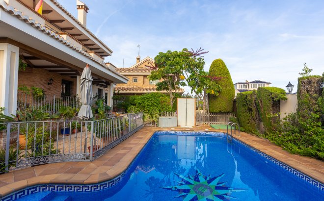 Resale - Villa -
Torrevieja - Costa Blanca