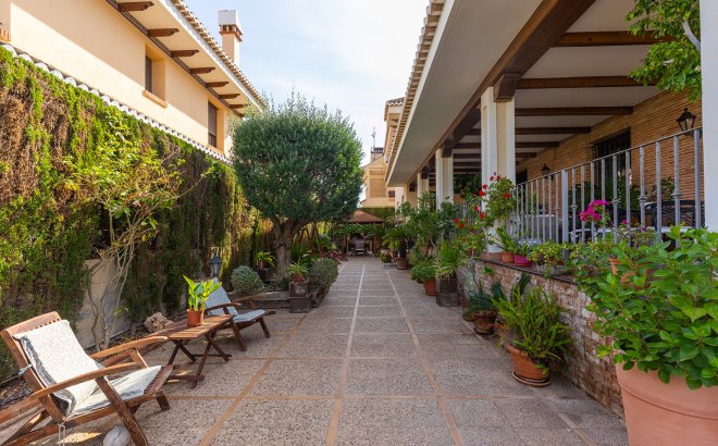 Resale - Villa -
Torrevieja - Costa Blanca