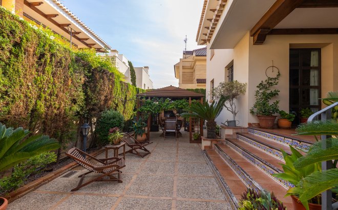 Resale - Villa -
Torrevieja - Costa Blanca