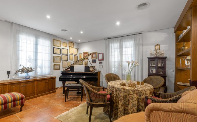 Resale - Villa -
Torrevieja - Costa Blanca