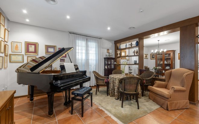 Resale - Villa -
Torrevieja - Costa Blanca