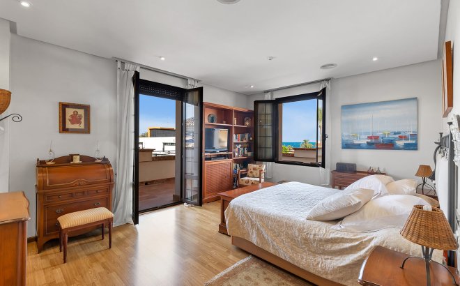 Resale - Villa -
Torrevieja - Costa Blanca