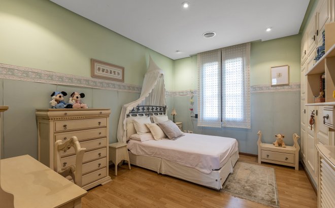 Resale - Villa -
Torrevieja - Costa Blanca