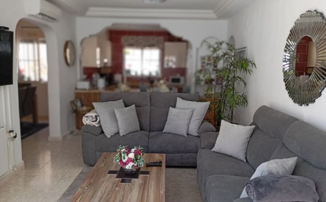 Resale - Villa -
Villamartin - Costa Blanca