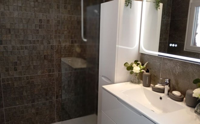 Resale - Villa -
Villamartin - Costa Blanca