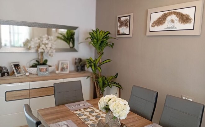 Resale - Villa -
Villamartin - Costa Blanca