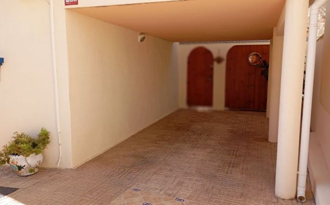 Resale - Villa -
Villamartin - Costa Blanca