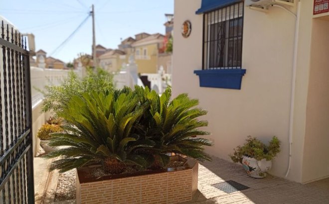 Resale - Villa -
Villamartin - Costa Blanca