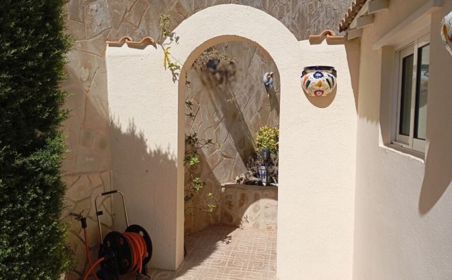 Resale - Villa -
Villamartin - Costa Blanca