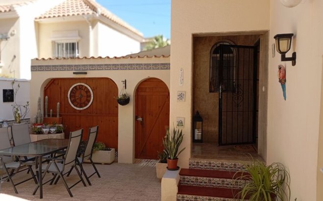 Resale - Villa -
Villamartin - Costa Blanca