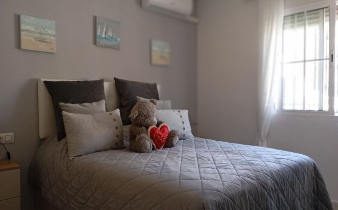 Resale - Villa -
Villamartin - Costa Blanca