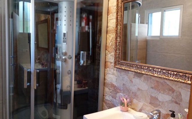 Resale - Villa -
Villamartin - Costa Blanca