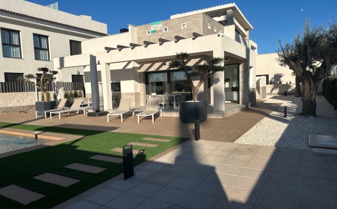 Herverkoop - Villa -
Ciudad Quesada - Costa Blanca