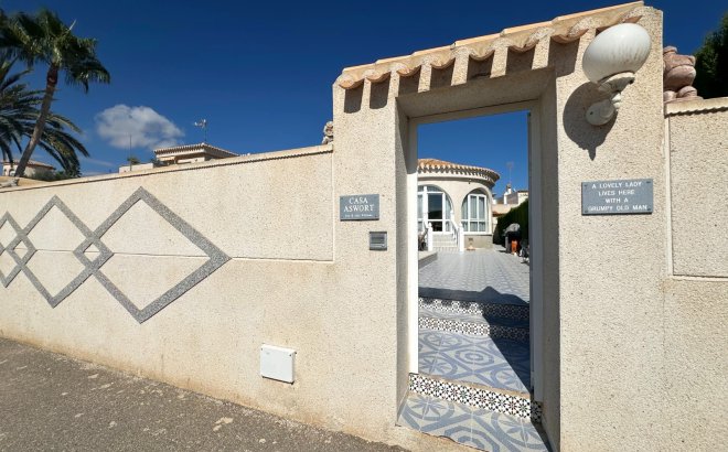 Resale - Villa -
Orihuela Costa - Costa Blanca