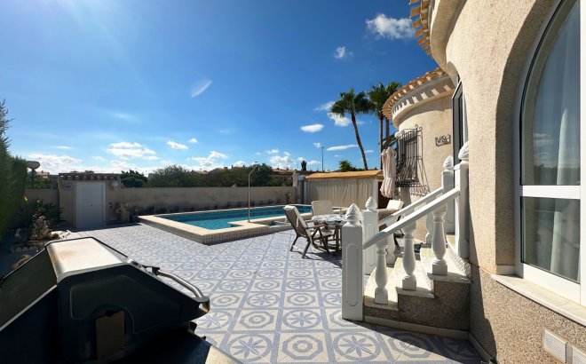 Resale - Villa -
Orihuela Costa - Costa Blanca