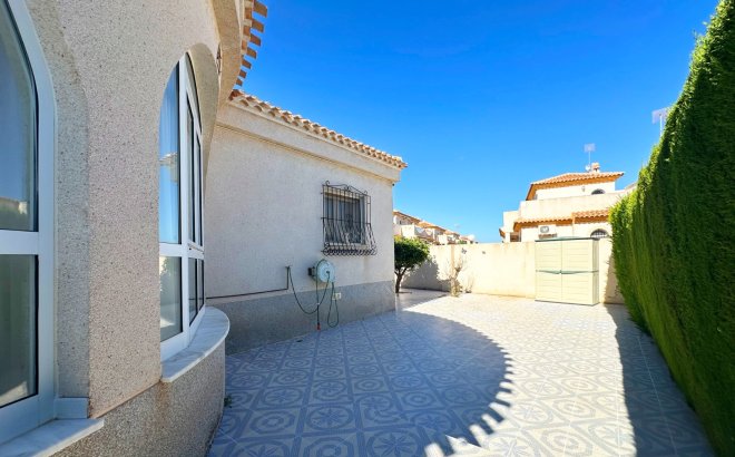 Resale - Villa -
Orihuela Costa - Costa Blanca