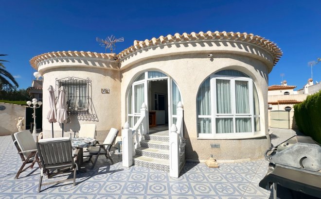 Resale - Villa -
Orihuela Costa - Costa Blanca