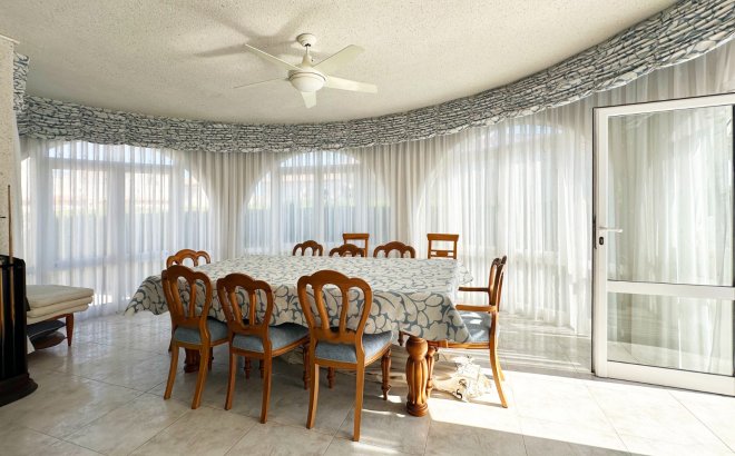 Resale - Villa -
Orihuela Costa - Costa Blanca