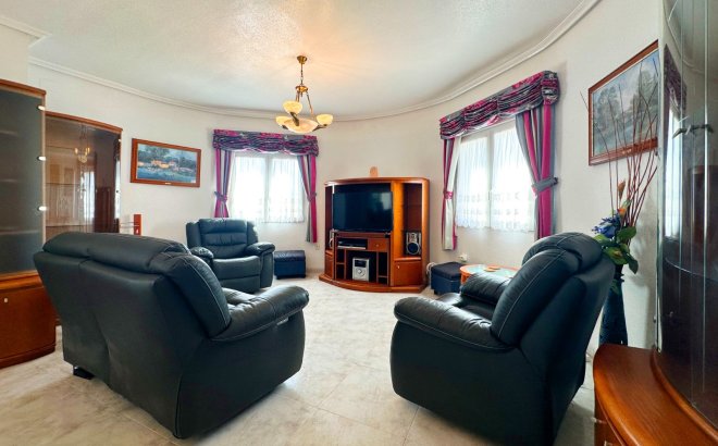 Resale - Villa -
Orihuela Costa - Costa Blanca