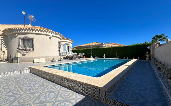 Resale - Villa -
Orihuela Costa - Costa Blanca