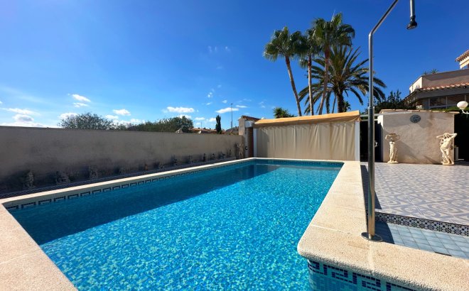 Resale - Villa -
Orihuela Costa - Costa Blanca