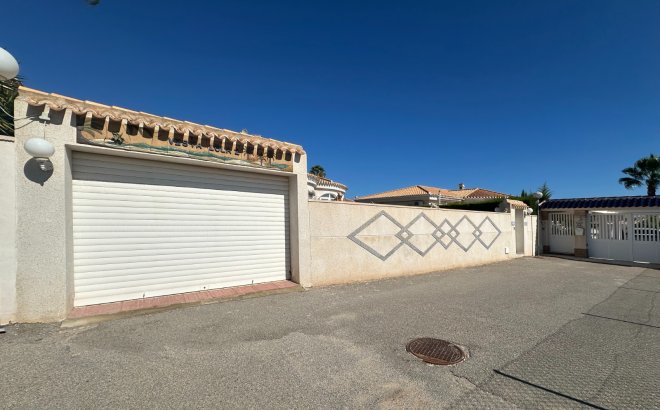 Resale - Villa -
Orihuela Costa - Costa Blanca