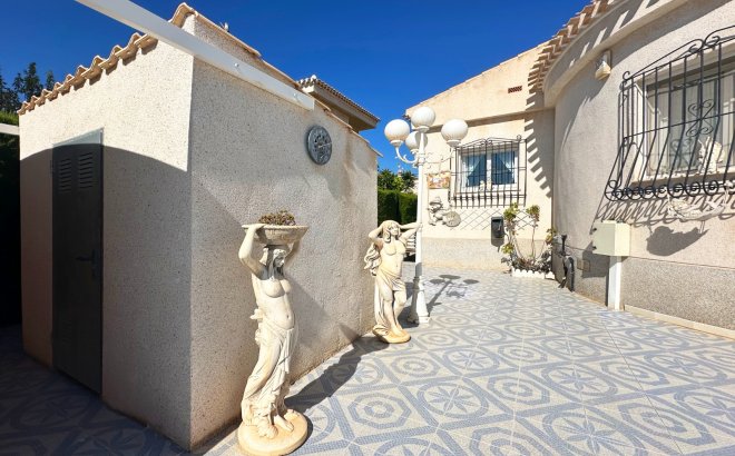 Resale - Villa -
Orihuela Costa - Costa Blanca