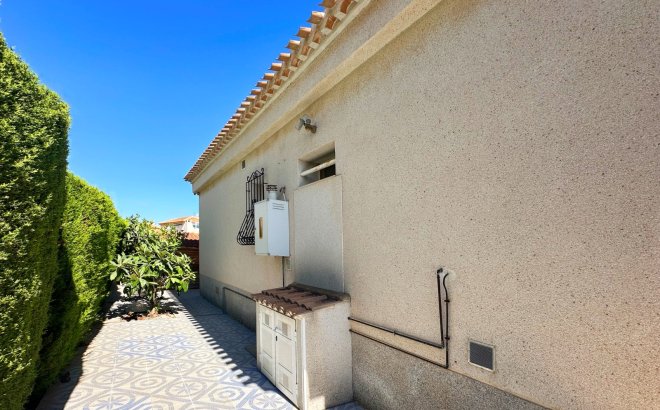 Resale - Villa -
Orihuela Costa - Costa Blanca