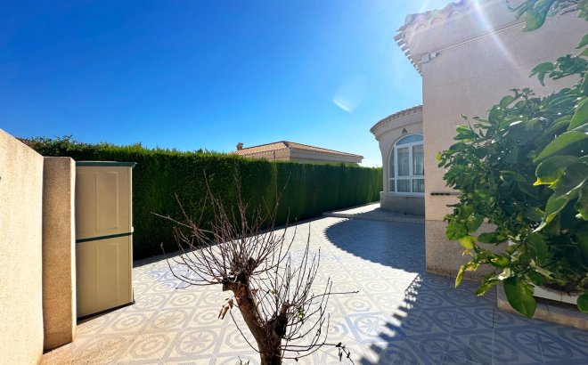 Resale - Villa -
Orihuela Costa - Costa Blanca