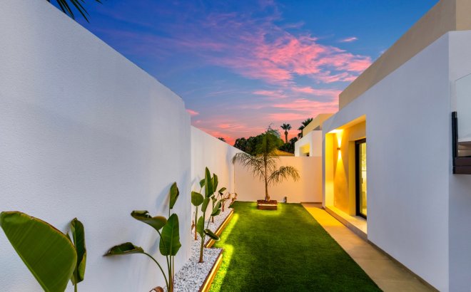 Resale - Villa -
El Chaparral - Inland