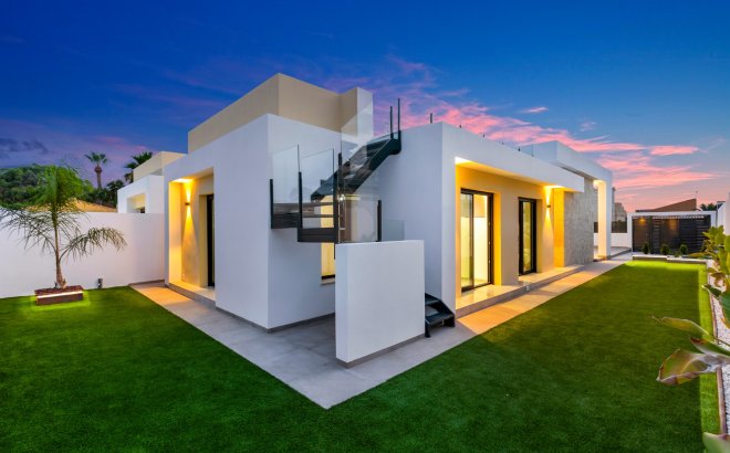 Resale - Villa -
El Chaparral - Inland