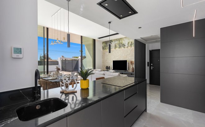 Resale - Villa -
El Chaparral - Inland