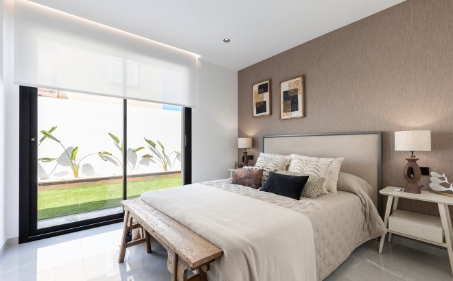 Resale - Villa -
El Chaparral - Inland