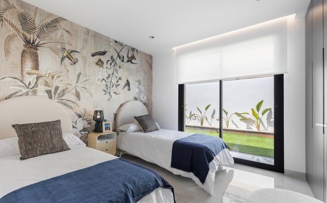 Resale - Villa -
El Chaparral - Inland