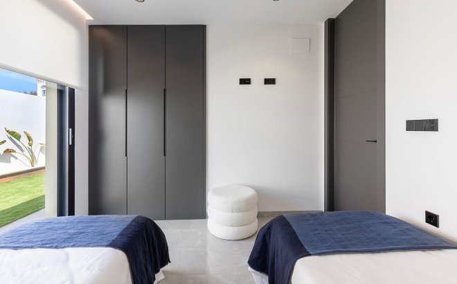 Resale - Villa -
El Chaparral - Inland