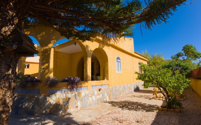 Resale - Villa -
La Siesta - Costa Blanca