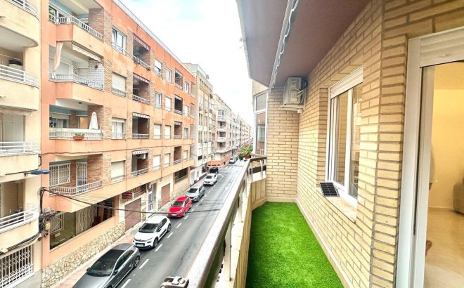 Herverkoop - Appartement -
Torrevieja - Playa del Cura