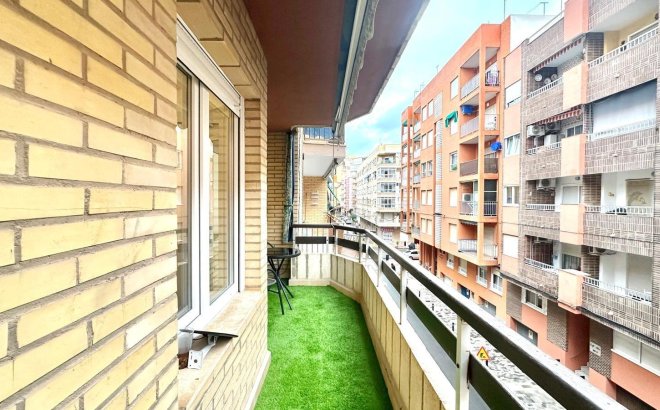 Herverkoop - Appartement -
Torrevieja - Playa del Cura