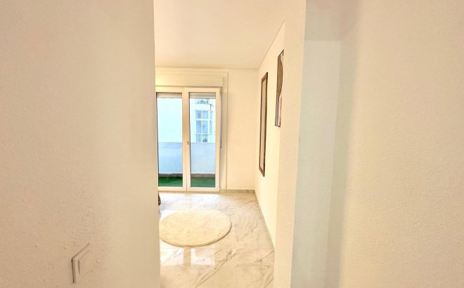 Herverkoop - Appartement -
Torrevieja - Playa del Cura