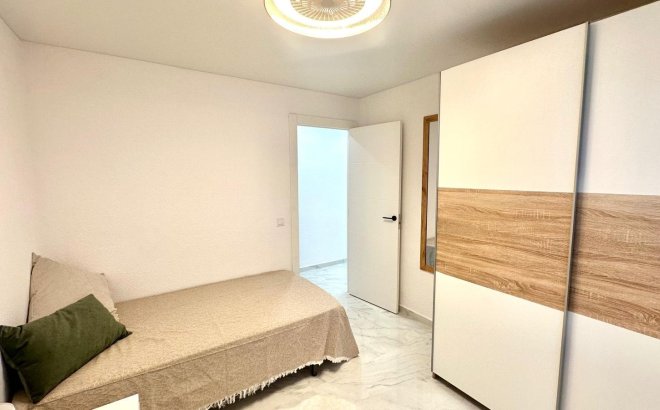 Herverkoop - Appartement -
Torrevieja - Playa del Cura