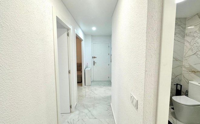 Herverkoop - Appartement -
Torrevieja - Playa del Cura