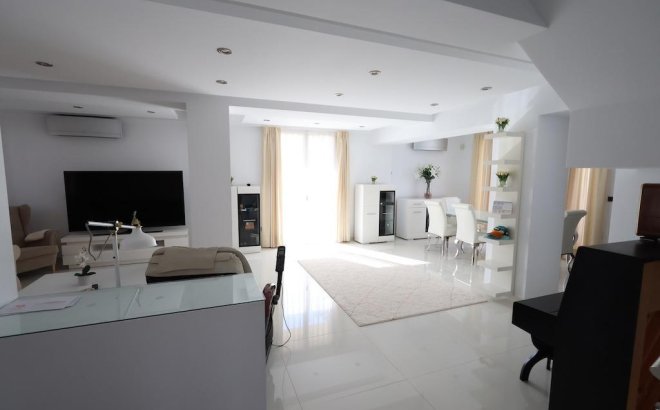 Revente - Villa -
Cabo Roig - Costa Blanca