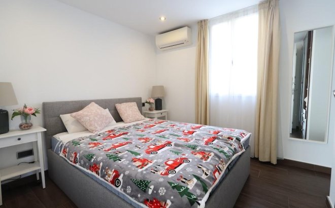 Revente - Villa -
Cabo Roig - Costa Blanca