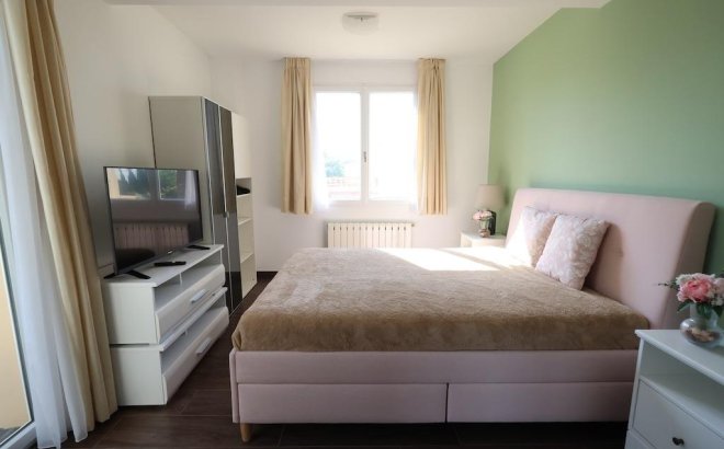 Revente - Villa -
Cabo Roig - Costa Blanca