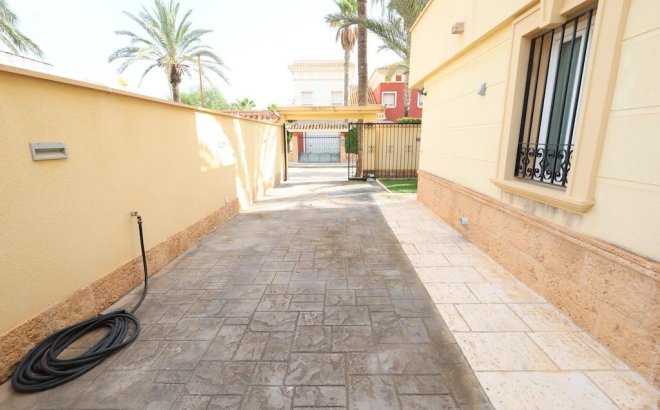 Revente - Villa -
Cabo Roig - Costa Blanca