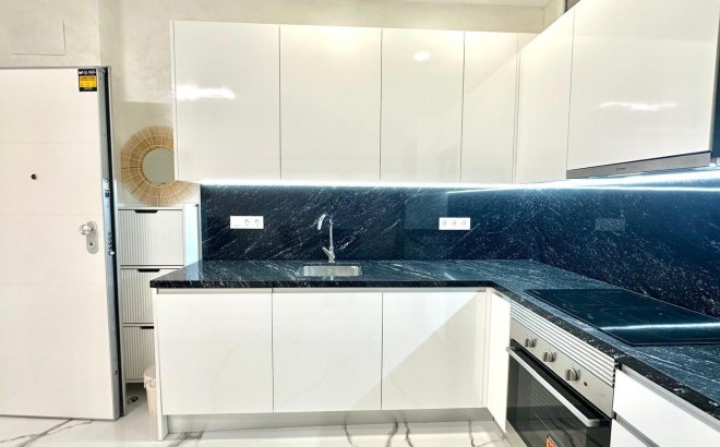 Resale - Apartment -
Torrevieja - Playa del Cura