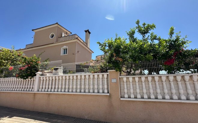 Resale - Villa -
Orihuela Costa - La Regia