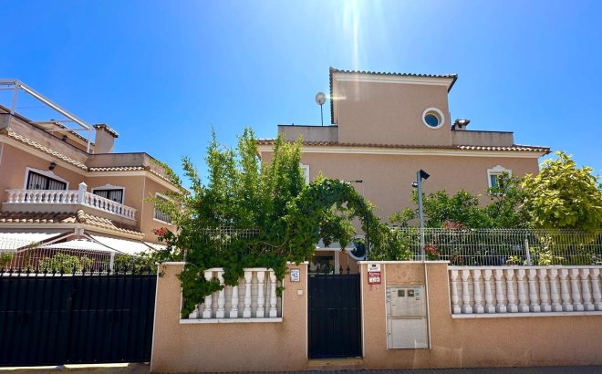 Resale - Villa -
Orihuela Costa - La Regia